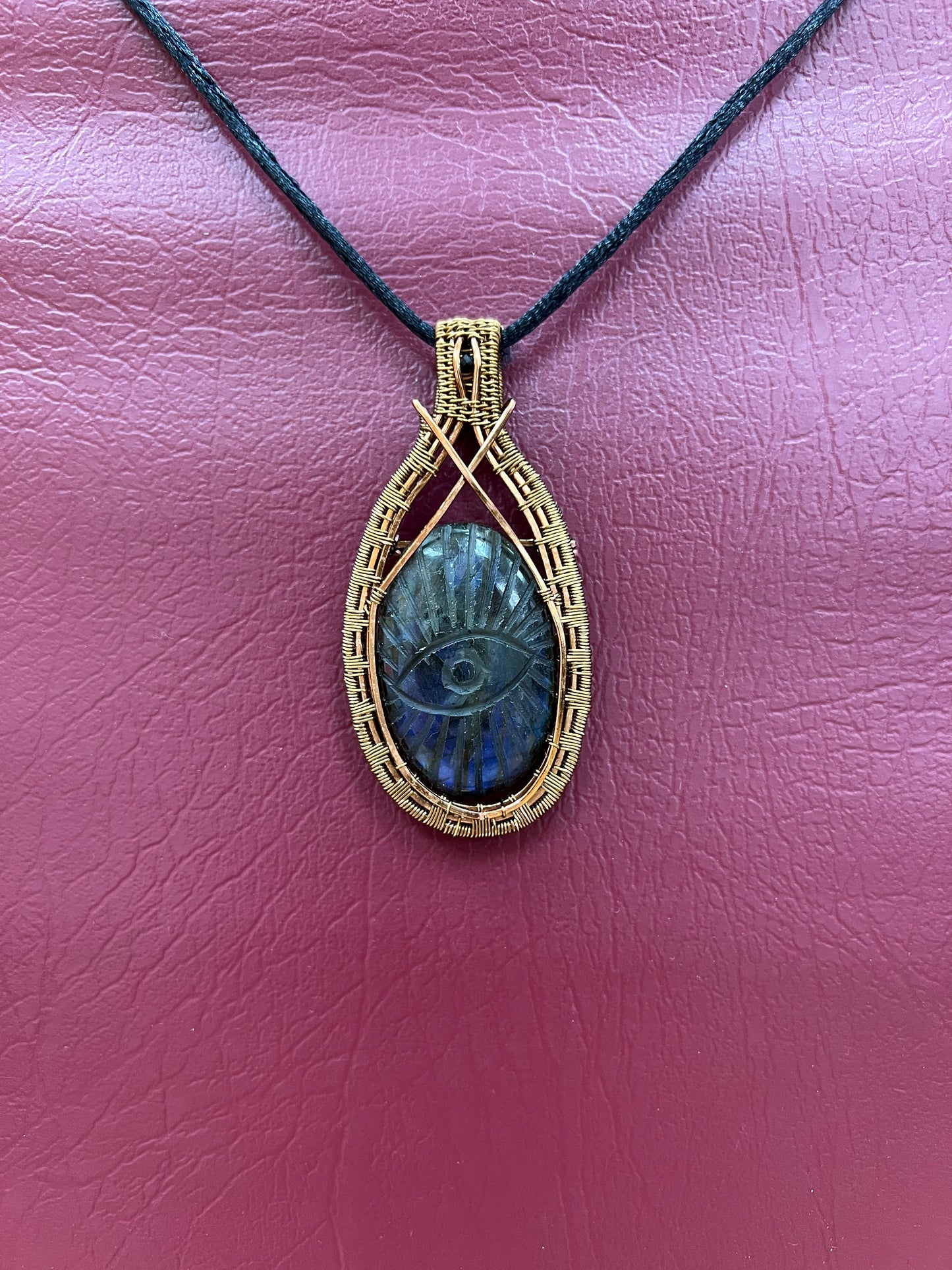 Labradorite pendant - great flash