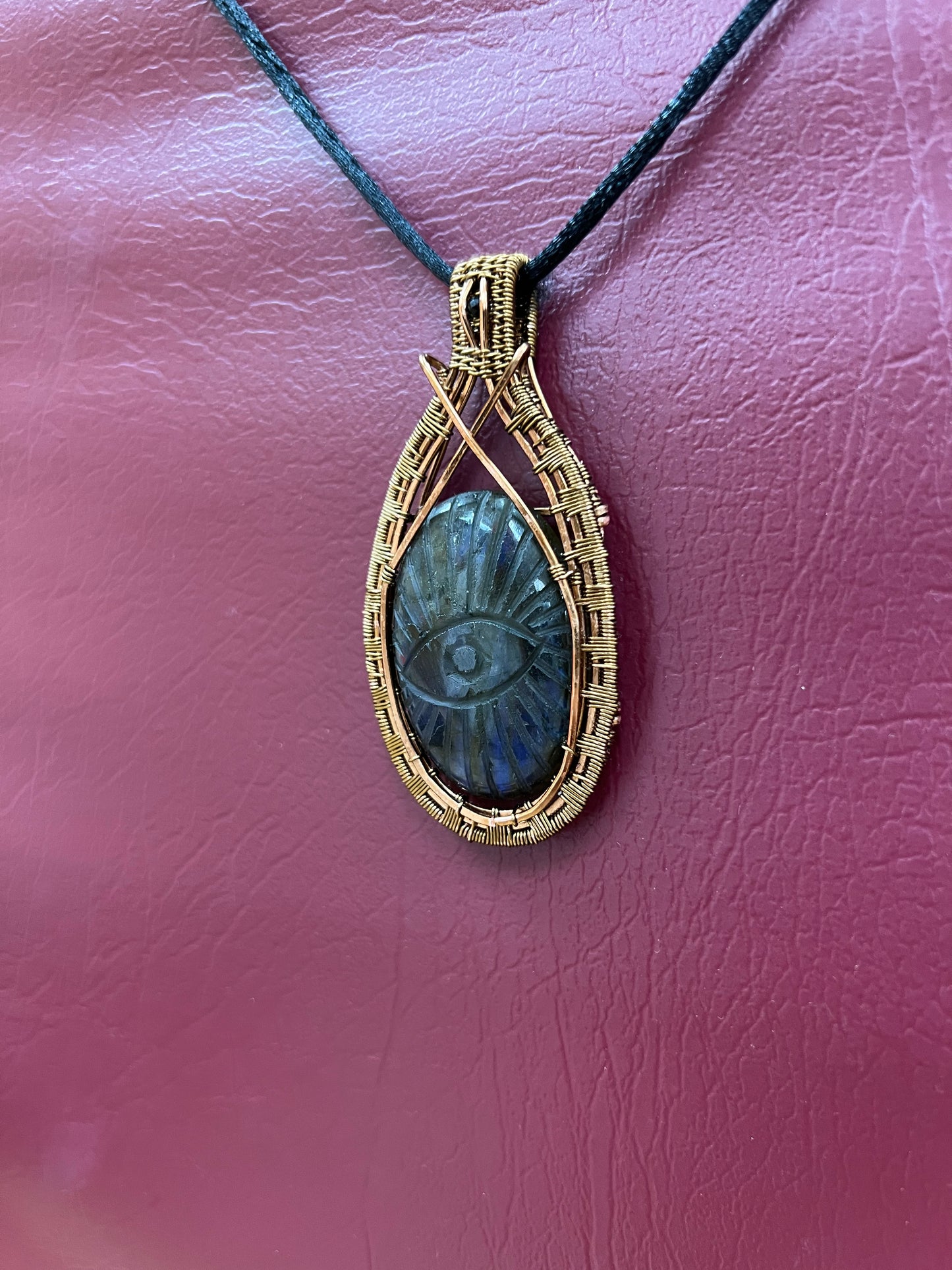 Labradorite pendant - great flash