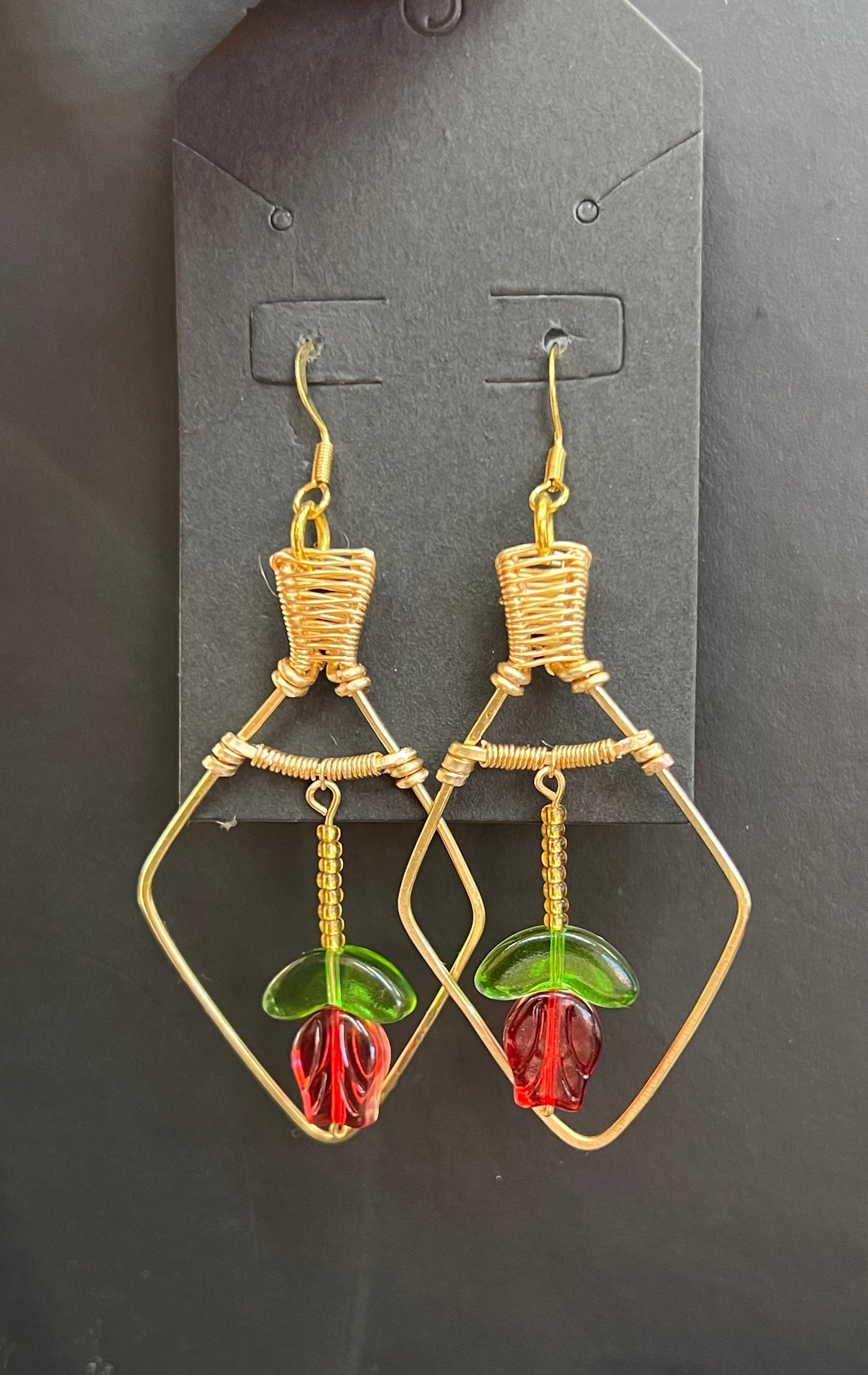 Swinging rose earrings